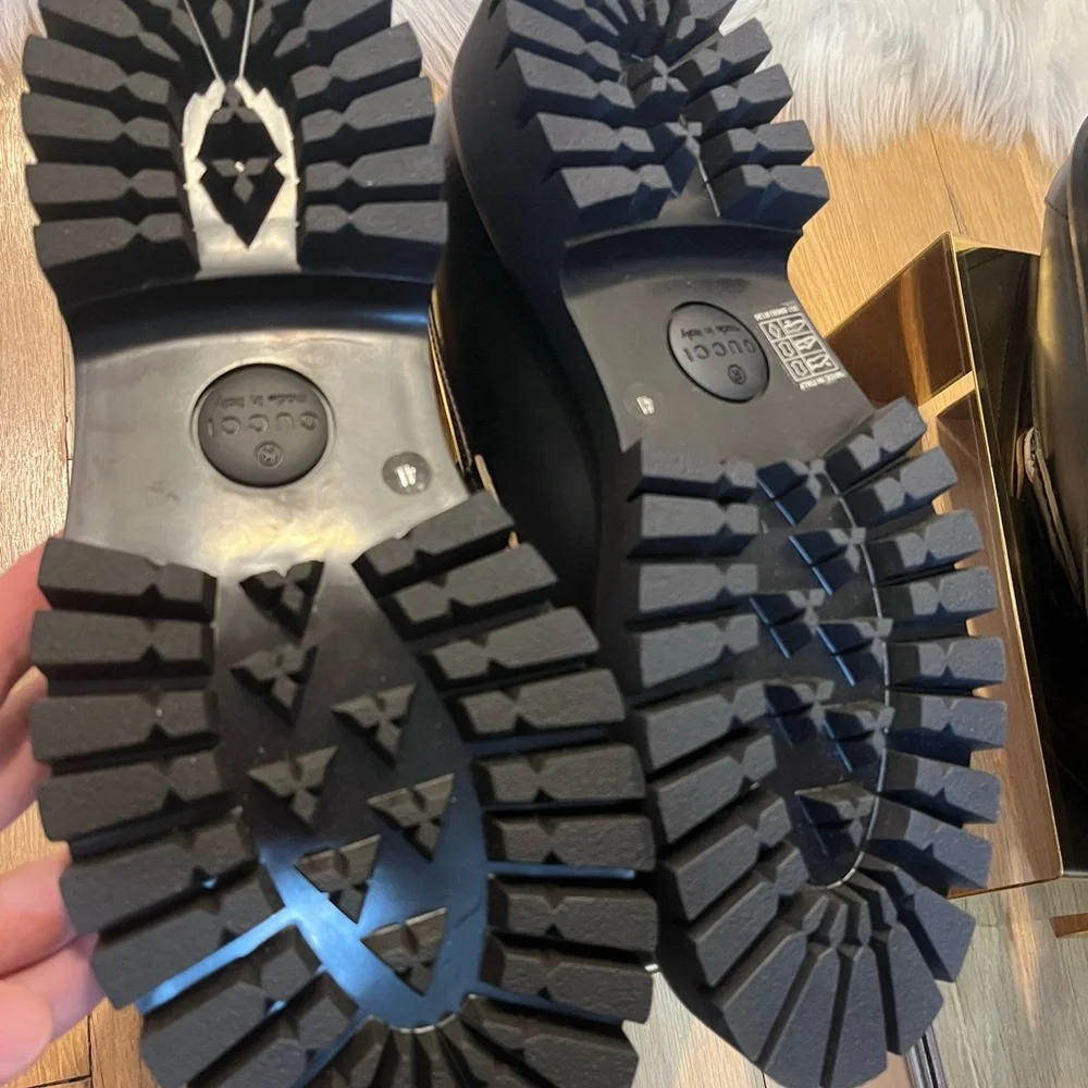 Gucci Black Platform Loafers with Gold Hardware - Picture 6 of 10